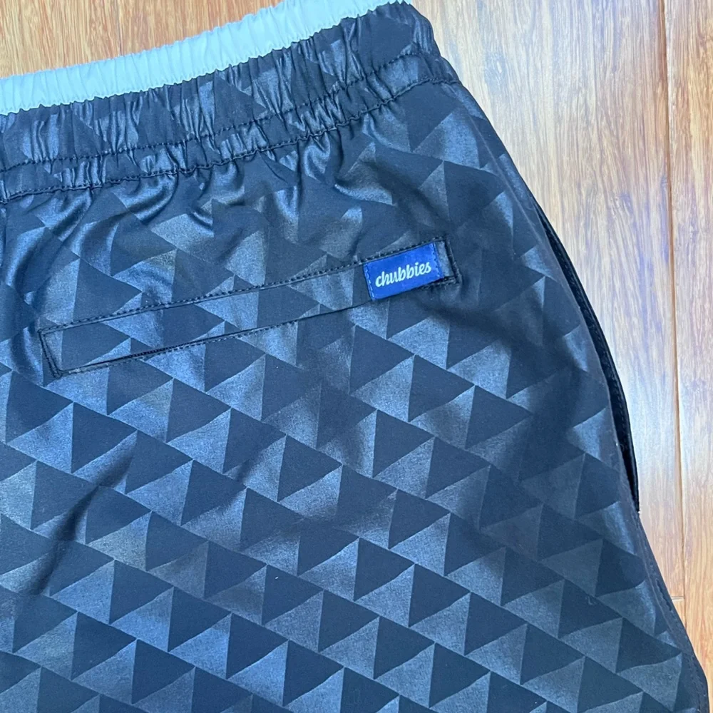 Chubbies swim trunks Black inseam 5.5” size small. 1210